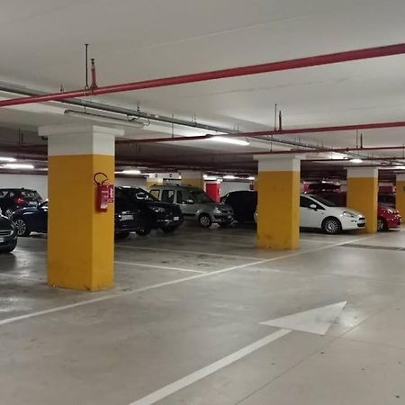 Casa Etruschi - Appartamento Con Posto Auto Livorno Exteriör bild