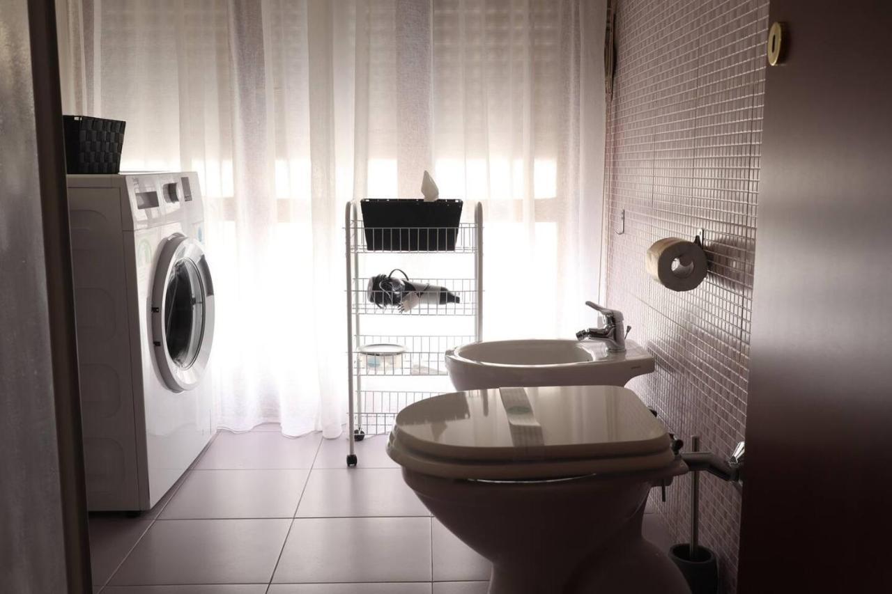 Casa Etruschi - Appartamento Con Posto Auto Livorno Exteriör bild