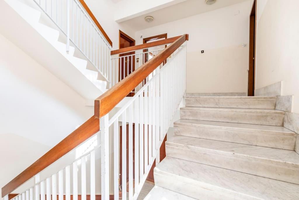 Casa Etruschi - Appartamento Con Posto Auto Livorno Exteriör bild