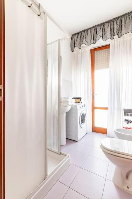 Casa Etruschi - Appartamento Con Posto Auto Livorno Exteriör bild