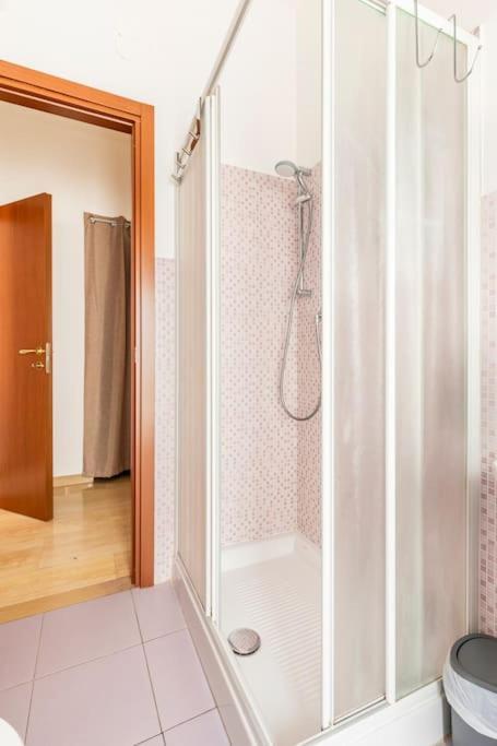 Casa Etruschi - Appartamento Con Posto Auto Livorno Exteriör bild