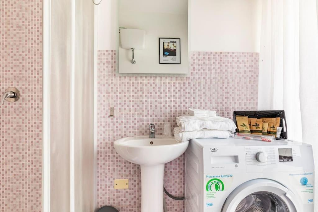 Casa Etruschi - Appartamento Con Posto Auto Livorno Exteriör bild